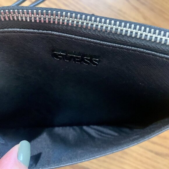 GUESS Los Angeles Travel Makeup Cosmetic Case Bag Color BLACK Saffiano PVC EUC - Picture 4 of 7